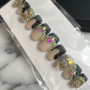 Elegant Rhinestone Embellished False Nails